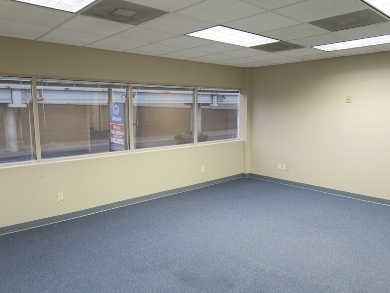 More Photos Of 5610-5613 Southwest Fwy, Houston Flex For Lease