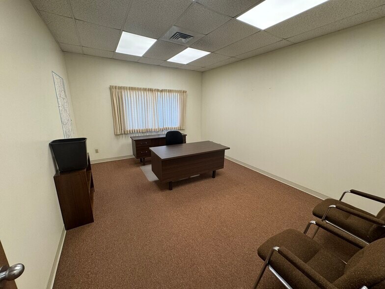 More Photos Of 4616 Enterprise Dr, Bartonville Industrial For Sale