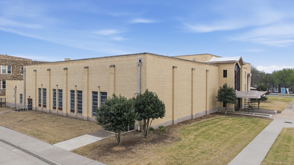 More Photos Of 1915 E 3rd St, Tulsa Religious Facility For Sale