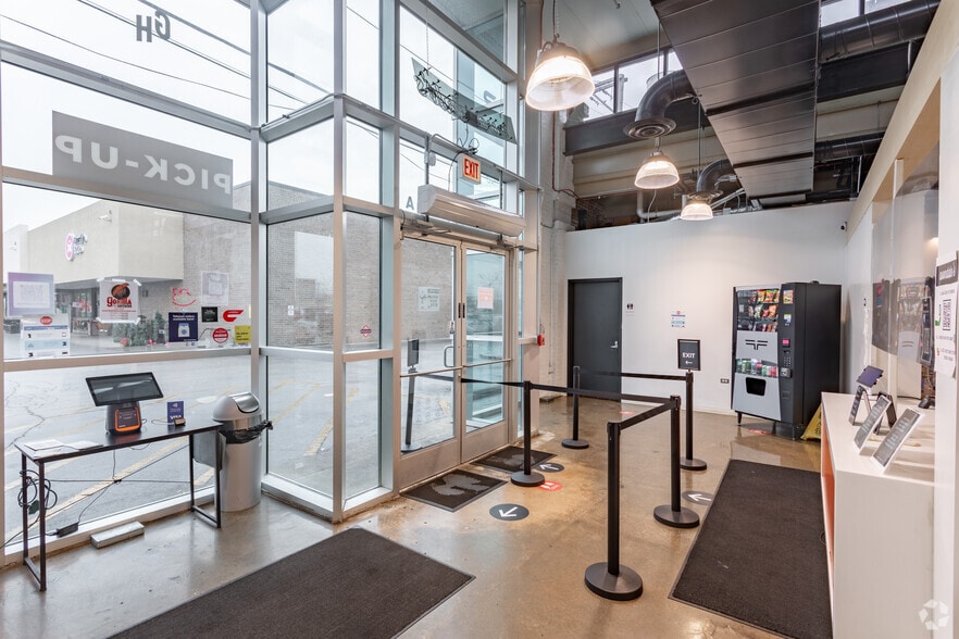 More Photos Of 3517 N Spaulding Ave, Chicago Restaurant For Lease