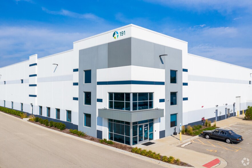 More Photos Of 191 E North Ave, Carol Stream Distribution For Lease