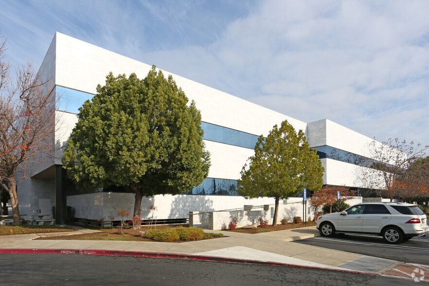 More Photos Of 6795 N Palm Ave, Fresno Unknown For Lease