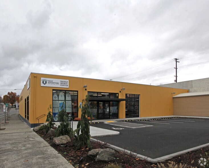 Primary Photo Of 704 SE Washington St, Portland Freestanding For Lease