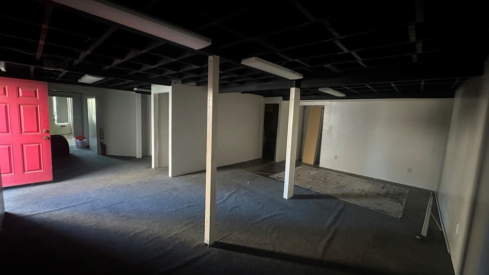 More Photos Of 525 Cummins St, Honolulu Storefront For Lease