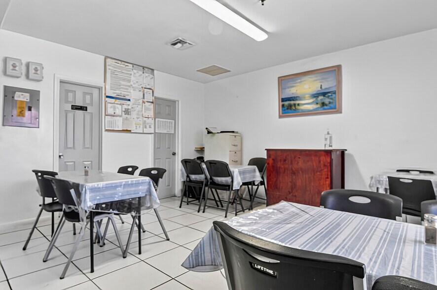 More Photos Of Blue Heron Blvd - 40 Bed Licensed Independent Living Facility, Riviera Beach Healthcare For Sale