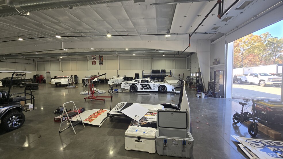 More Photos Of 197 Thunder Rd, Mooresville Light Distribution For Lease