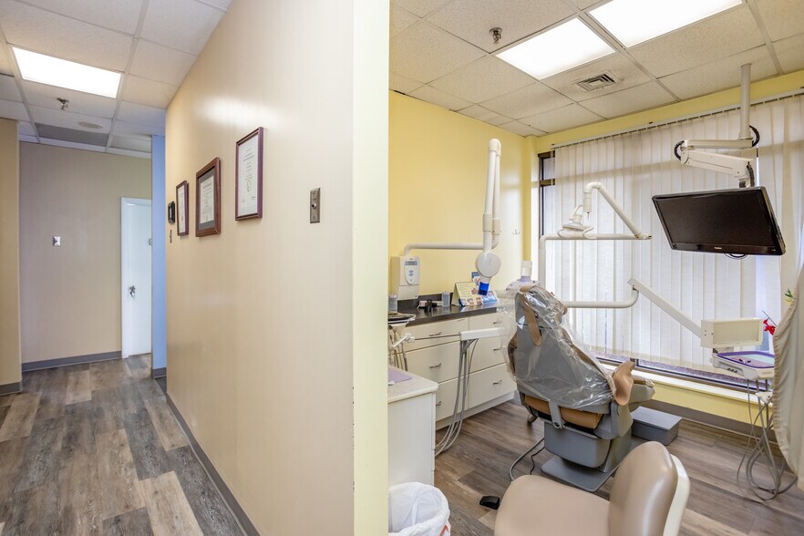 More Photos Of 239 Silas Deane Hwy, Wethersfield Medical For Lease