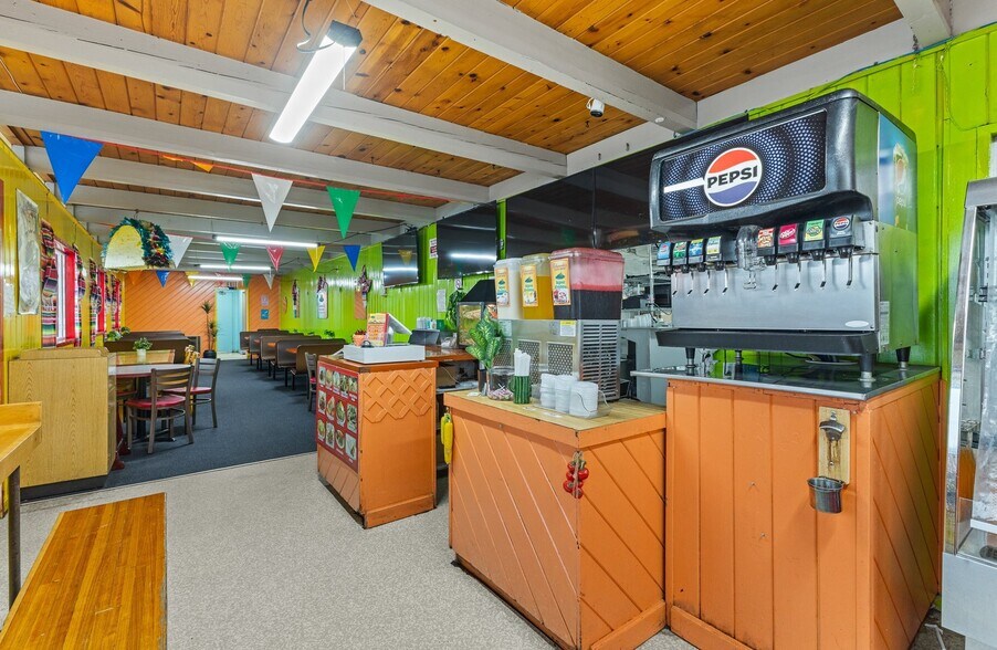More Photos Of 1175 Newmark Ave, Coos Bay Restaurant For Sale
