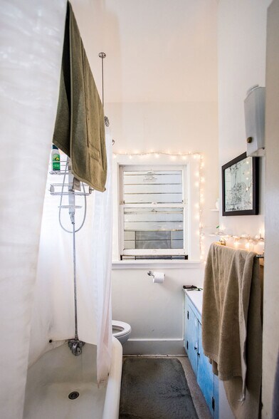 More Photos Of 219 John St, Oakland Apartments For Sale