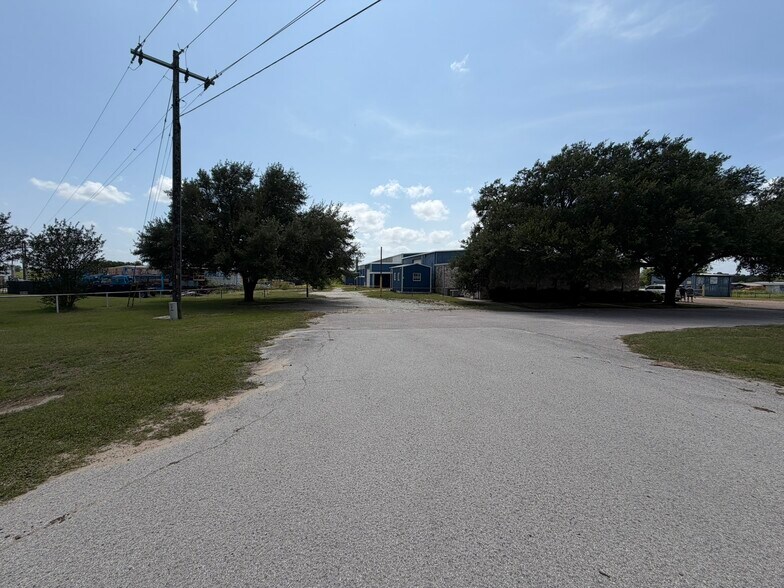 More Photos Of 5808 Fm 3455 Rd, Navasota Manufacturing For Lease