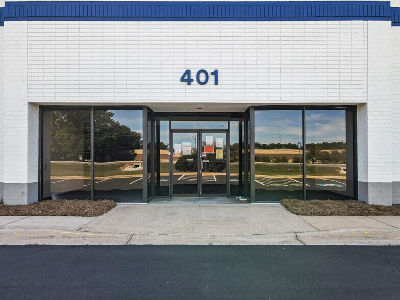 More Photos Of 401 Thornton Rd, Lithia Springs Distribution For Sale