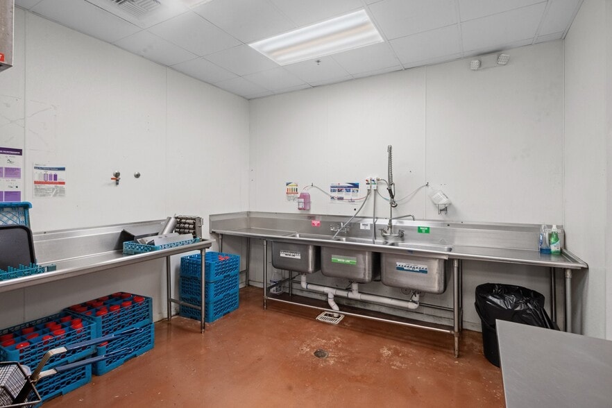 More Photos Of 2411 N US Highway 281, Marble Falls Restaurant For Sale