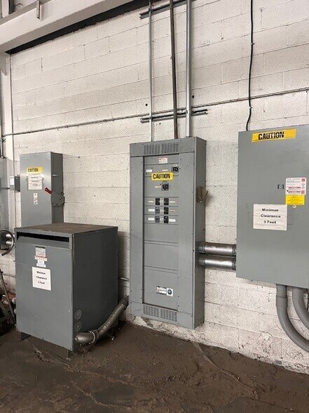 More Photos Of 19200 Cranwood Pky, Warrensville Heights Warehouse For Lease