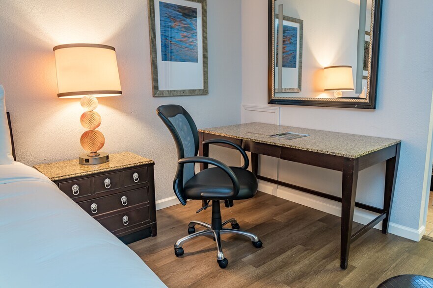 More Photos Of 2044 E Van Buren, Eureka Springs Hotel For Sale