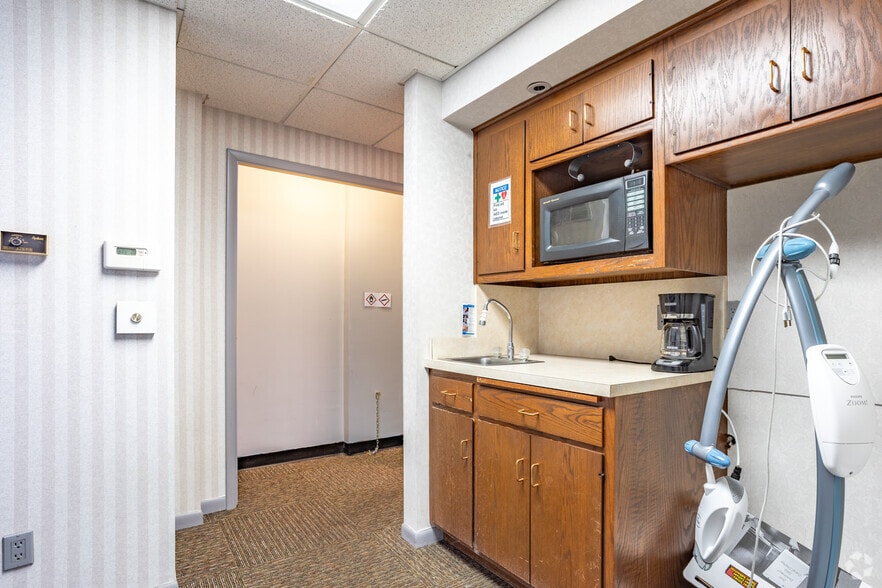 More Photos Of 505 Vistula St, Elkhart Medical For Sale