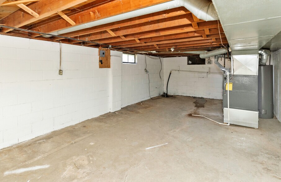More Photos Of 1100 2nd St NE, Bondurant Industrial For Sale