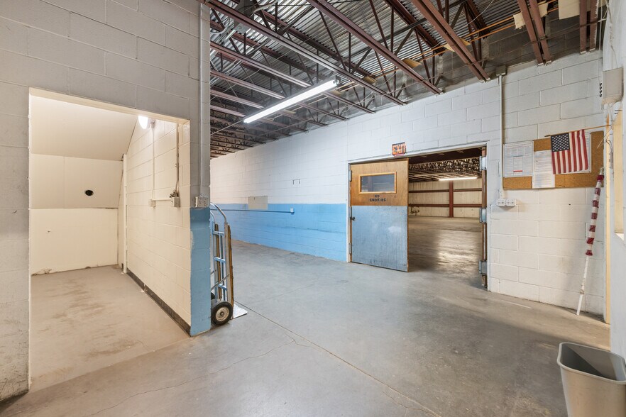 More Photos Of 888 Antler Dr, Casper Warehouse For Lease