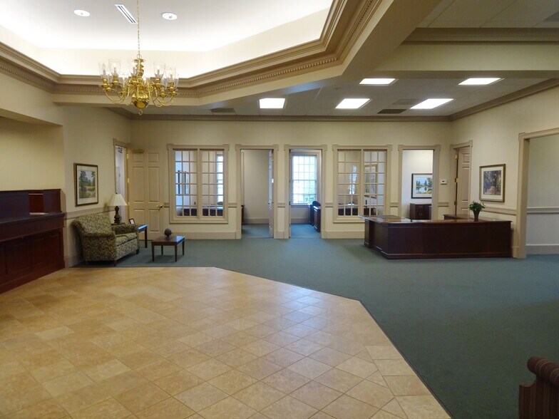 More Photos Of 10131 Carlin Ave, Covington Specialty For Sale