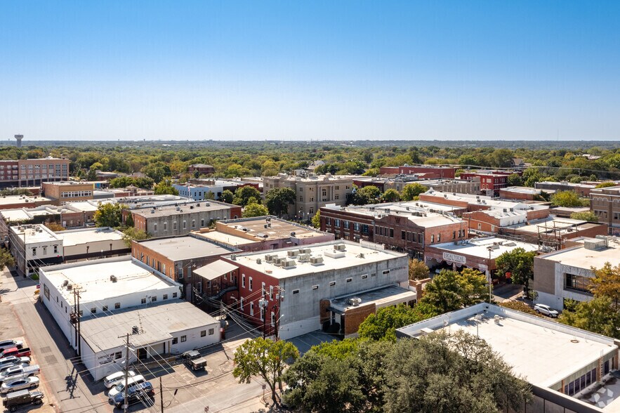 More Photos Of 210 N Tennessee St, McKinney Loft Creative Space For Lease