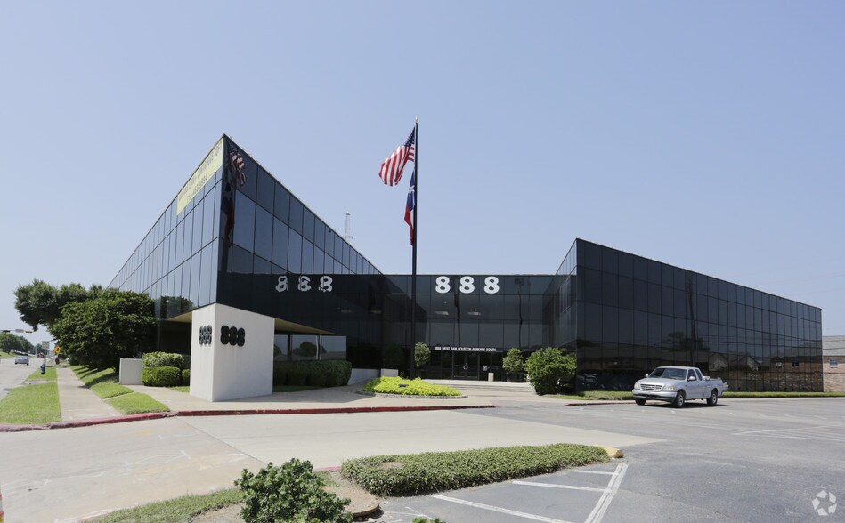 More Photos Of 888 W Sam Houston Pky S, Houston Office For Lease