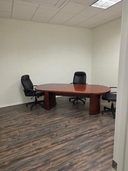 More Photos Of 5334 Primrose Lake Cir, Tampa Office For Lease