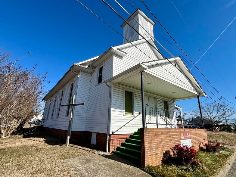 Primary Photo Of 401 Church St, Kernersville Religious Facility For Sale