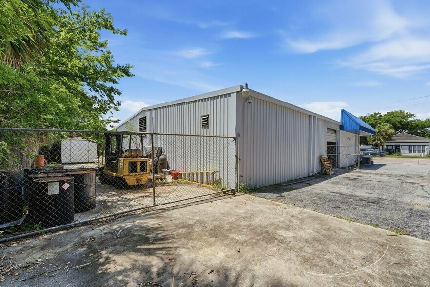 More Photos Of 4651 S Ridgewood Ave, Port Orange Auto Repair For Sale