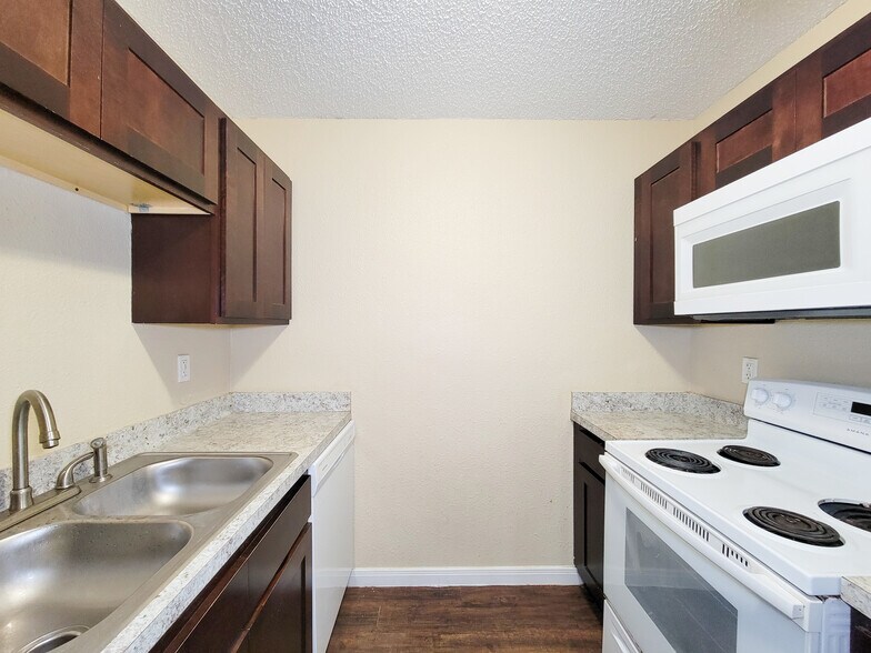 More Photos Of 1501 Poole Ave, Port Arthur Apartments For Sale