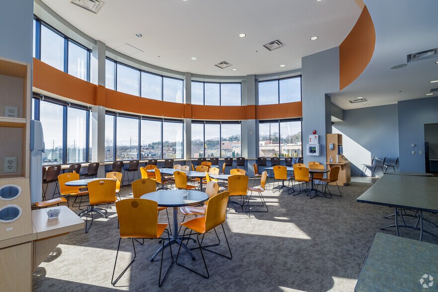More Photos Of 2095 Lakeside Centre Way, Knoxville Office For Lease