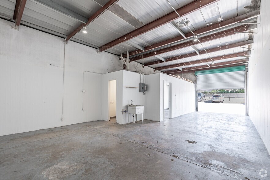More Photos Of 10415 Perrin Beitel Rd, San Antonio Unknown For Lease