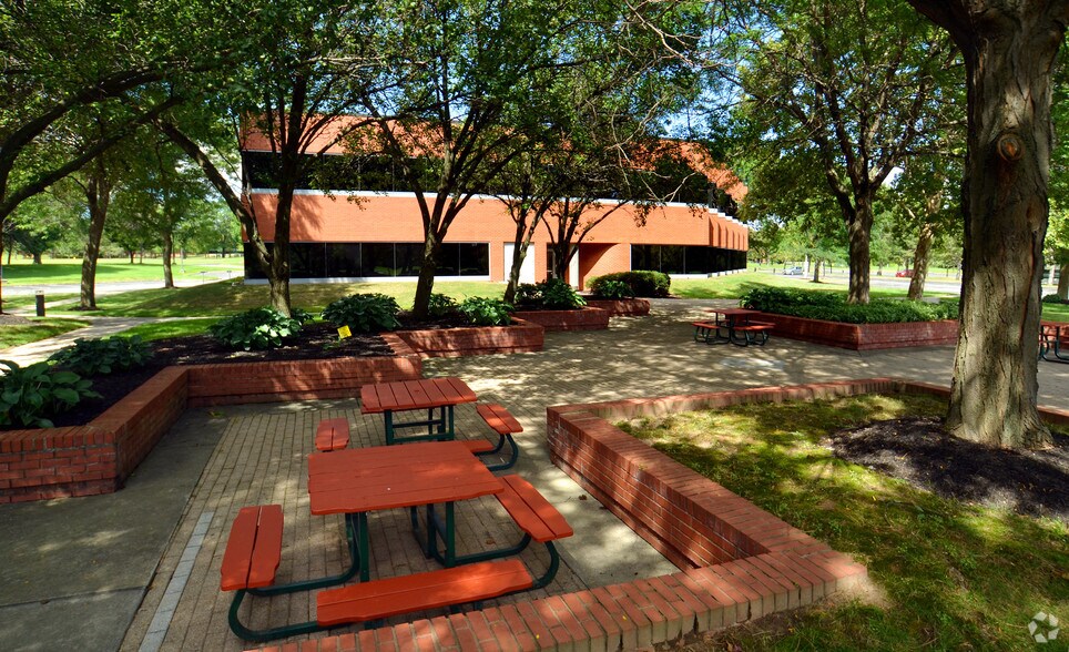 More Photos Of 220 Salina Meadows Pky, Syracuse Office For Lease