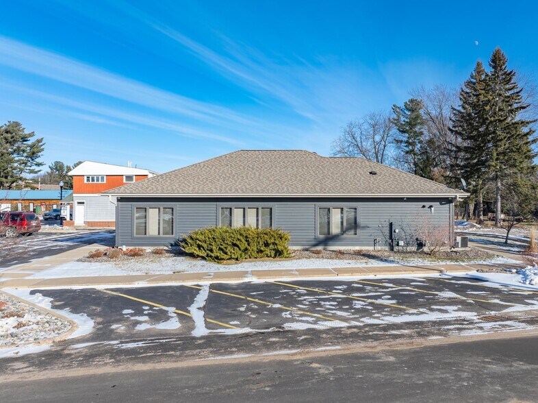 More Photos Of 1811 Superior St, Three Lakes Medical For Sale