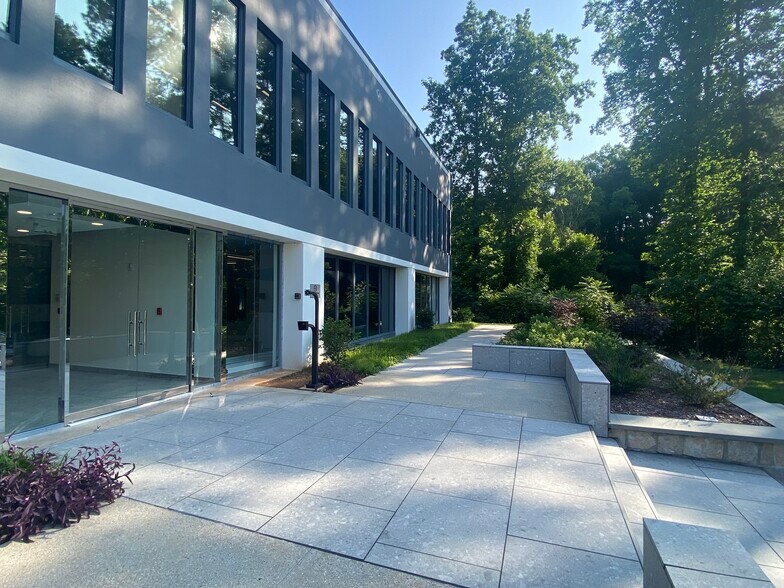 More Photos Of 290 Interstate N Cir SE, Atlanta Office For Lease