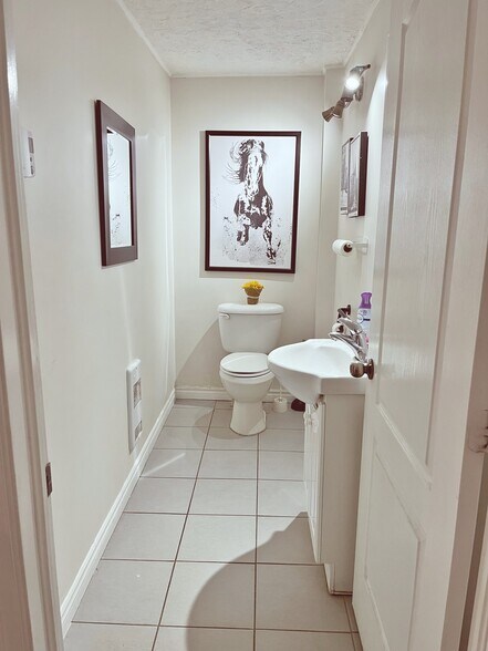 More Photos Of 2282 Boul Des Laurentides, Laval Office For Sale