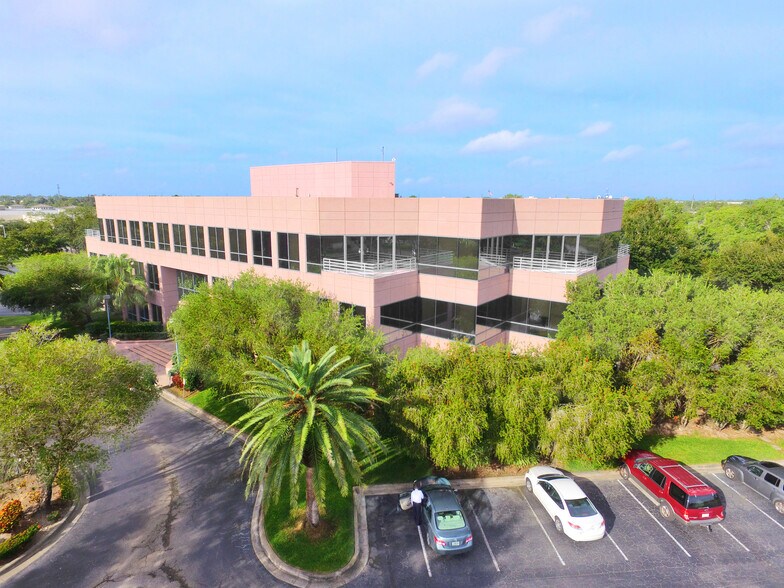 More Photos Of 4210 Metro Pky, Fort Myers Office For Lease