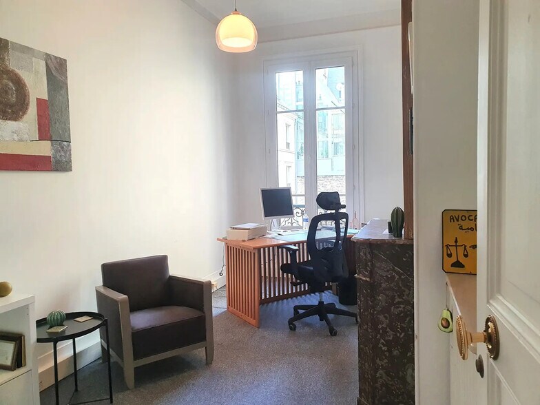 More Photos Of 90 Rue D'Amsterdam, Paris Office For Sale