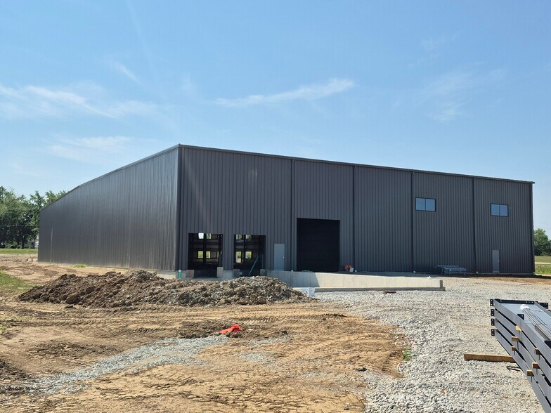 More Photos Of 6 Ringle Ave, Wabash Distribution For Lease