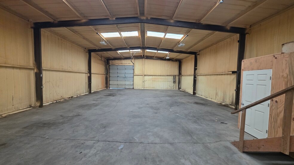 More Photos Of 1609 E Taylor Ave, Midland Warehouse For Sale