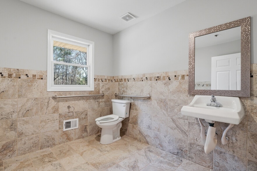 More Photos Of 2239 Scenic Dr, Snellville Office For Sale