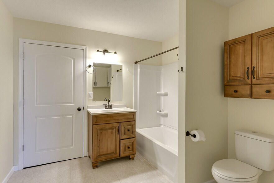 More Photos Of 250 Broad St, Greenwood Showroom For Sale