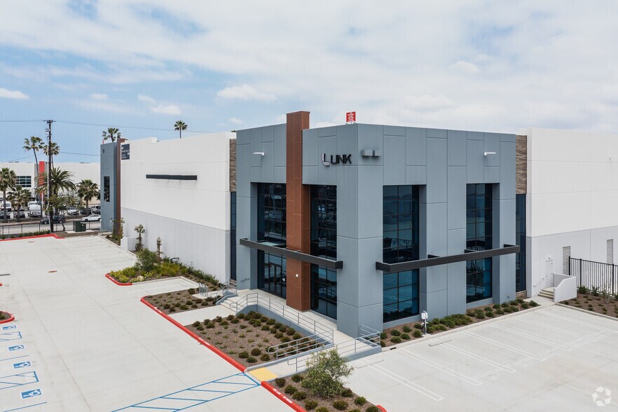 More Photos Of 112 W Alondra Blvd, Gardena Unknown For Lease