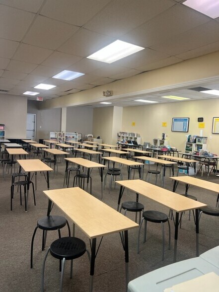 More Photos Of 14520 Memorial Dr, Houston Unknown For Lease