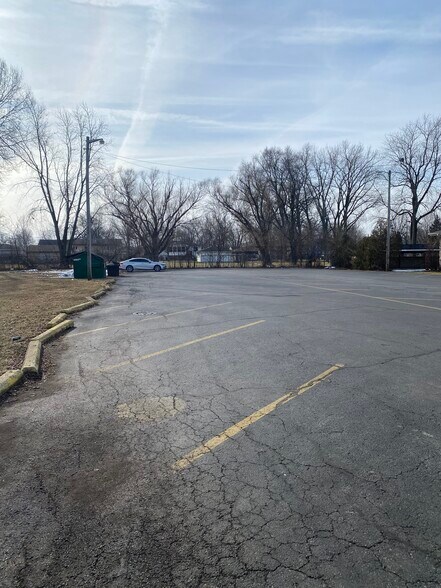 More Photos Of 2904 45th St, Highland Freestanding For Sale