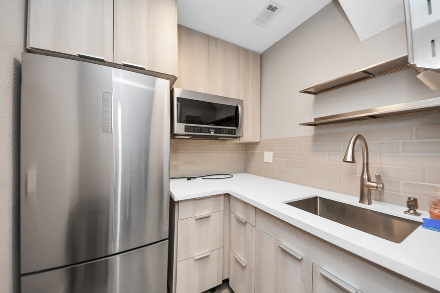 More Photos Of 4123 Highway 90, Brookshire Office For Sale