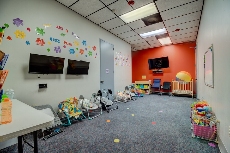 More Photos Of 5819 10th St, Katy Storefront For Sale