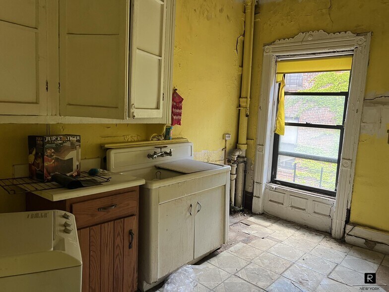 More Photos Of 262 Lenox Ave, New York Storefront Retail Residential For Sale