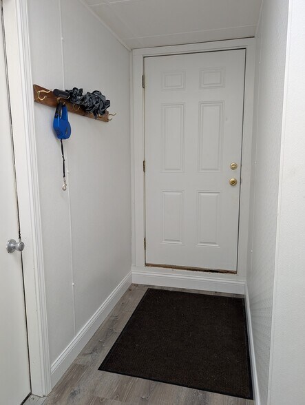 More Photos Of 5036 Richfield Rd, Flint Storefront For Sale