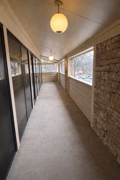 More Photos Of 4212 S Hocker Dr, Independence Office For Sale