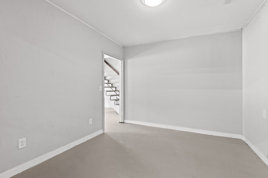 More Photos Of 734 Ashland Ter, Chattanooga Storefront Retail Office For Sale