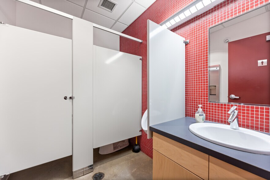 More Photos Of 261211 Wagon Wheel Way, Rocky View No 44 Light Manufacturing For Sale